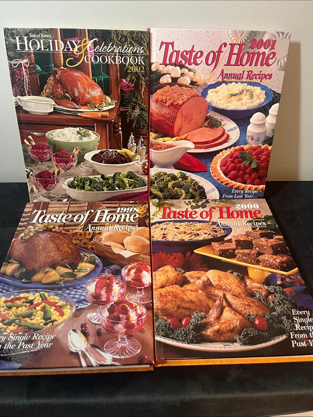 TASTE OF HOME COOKBOOKS VINTAGE LOT OF 4 books